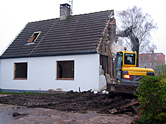 Nedrivning af hus.